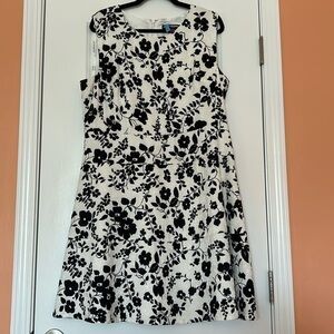 EUC Karl Lagerfeld Black and White Sleeveless Floral Dress